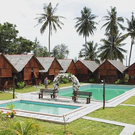 Nipoh Beach Cottage Kijal Exterior photo