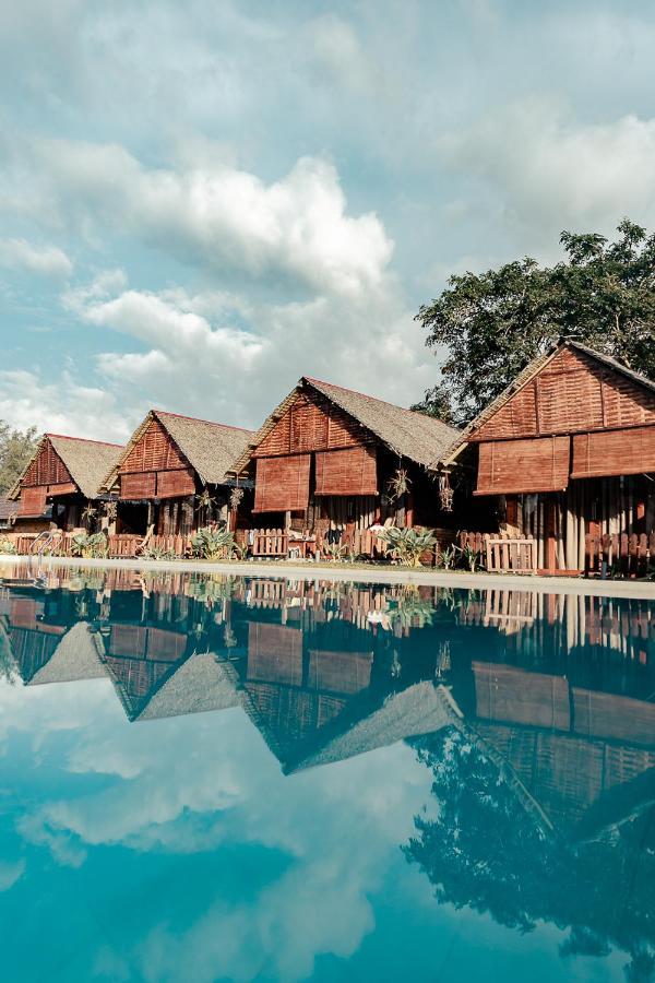 Nipoh Beach Cottage Kijal Exterior photo