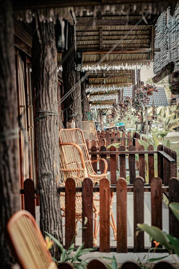 Nipoh Beach Cottage Kijal Exterior photo