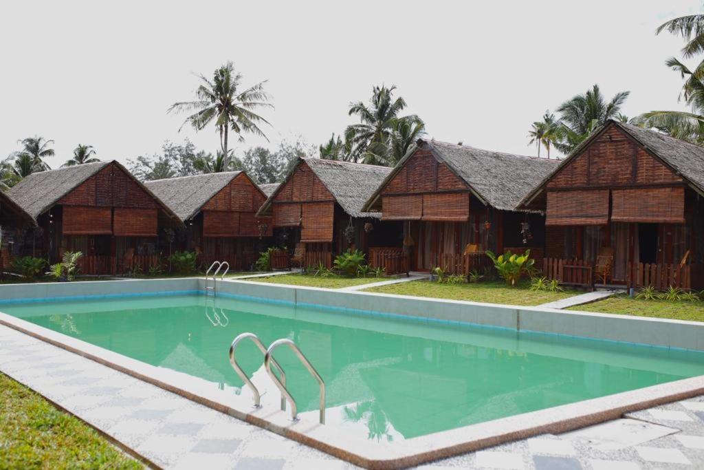 Nipoh Beach Cottage Kijal Exterior photo
